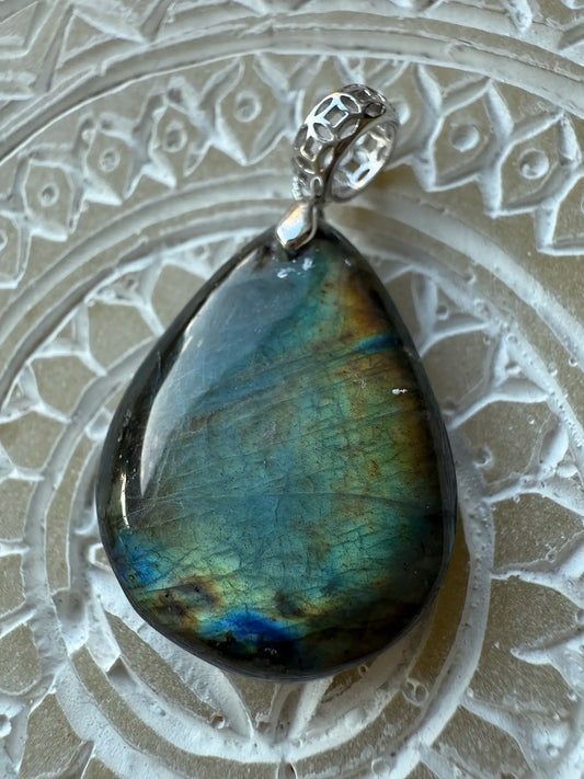 Short Teardrop Labradorite Pendant